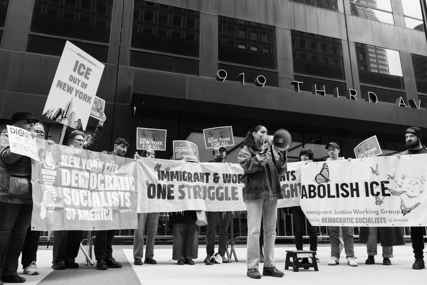 Manifestación callejera en Nueva York, blanco y negro