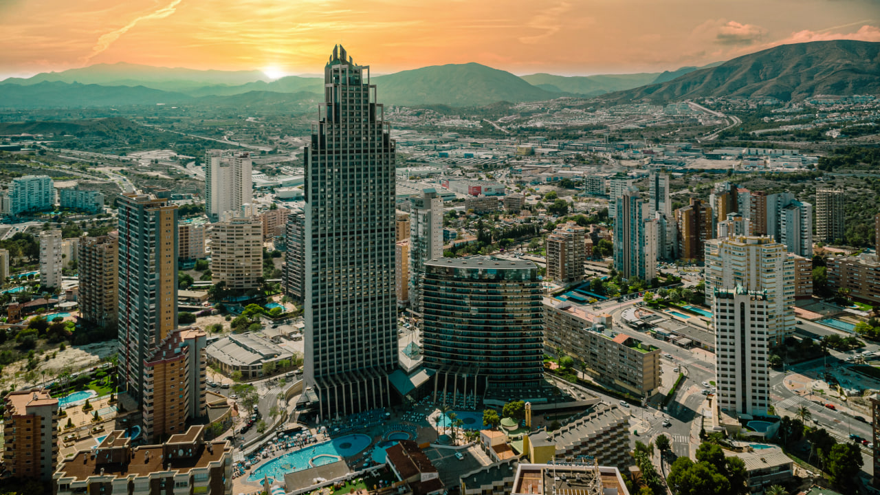 Vista aérea de Benidorm al atardecer